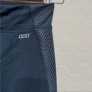 Lorna Jane Slate Blue/Gray Leggings with Mesh Panels, Size XS